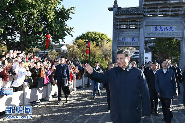 習(xí)近平春節(jié)前夕赴云南看望慰問(wèn)各族干部群眾  向全國(guó)各族人民致以美好的新春祝福  祝各族人民生活越來(lái)越好祝祖國(guó)欣欣向榮